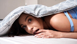 Jordi El Nino Polla fucks his roommate's girl while he's out