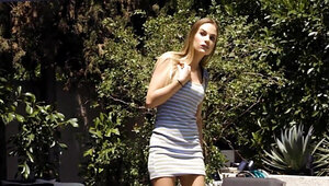 Guy joins teen in pool for outdoor hookup