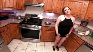 My chubby stepmother lets me pop her cunt in the kitchen