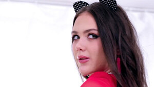 Vixi Rafi masturbates and gets on top of a hard pecker