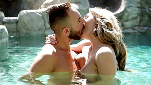 Blondie gets rammed while outside to get herself off