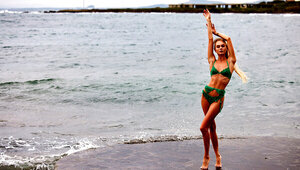 Two hot lesbian girls are going to lick pussy hardcore