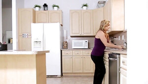 Freeuse blondie duo is going to cause plenty of orgasms