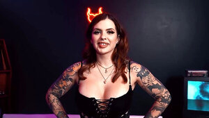 Goth bitch with lots of ink seduces a man with her curves