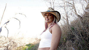 Kinky country girl getting her shaved pussy dicked