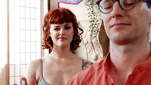 Two girls with different bodies get busy screwing around