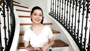 Jaw-dropping perfection of a teen pussy getting fucked