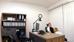 Black stockings girl gets to 69 with a horny fucker