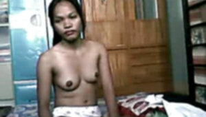 19 YEAR OLD FILIPINA CHICK DANCING NAKED + SHOWING HER VAGINA