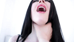 Gorgeous brunette PAWG Violet Voss going hard in POV