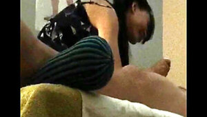 Hidden camera films handjob by Asian masseuse