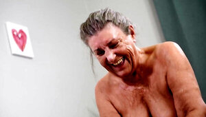 Old girl with a sexy body wants his dick in her mouth