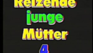 Reizende Junge Mutter four