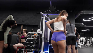 Gym-going hottie is going to get herself right off