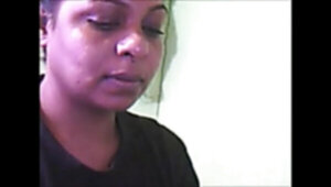 Maldivian fuckslut on webcam showcase