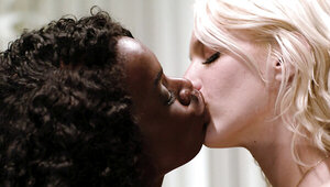 Ebony and blonde girl are scissoring naked and sucking sexy feet