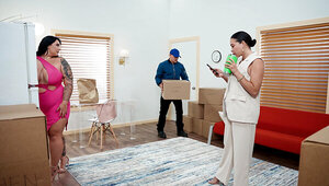 Jadynn Stone pleasures her boss to get a desperately needed raise