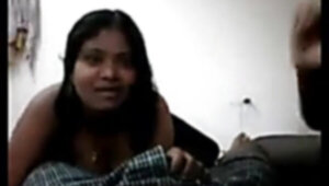 Buxom fun bags indian aunty doing DT to her customer