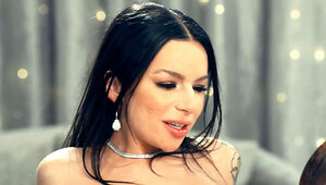 Threesome passion session with Vanna Bardot in charge