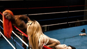 Interracial lesbian sex session in the ring