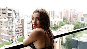 Redheaded beauty from Colombia works that meaty shaft