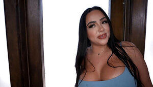 Zoey Foxx has the best curves and she is ready to ride