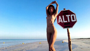 Mexico explorer showing off her incredible body outside