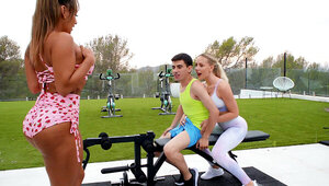 Working out by the pool by sucking and having anal sex