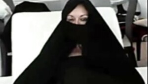 HORNY WOMAN IN HIJAB