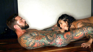 Inked man Juan Lucho and the curvy harlot Venus Afrodita