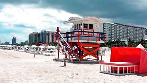 Lifeguard is getting a really hot massage in this video