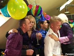 Sperma shot, Hemmagjord, Lesbisk, Orgie, Party, Satäng, Dusch, Swingers
