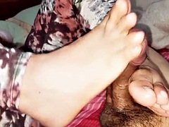 I make him cum with my feet for the first time by doing it with my feet