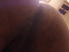 Μεγάλος κώλος, Μαύρος, Σπιτικό, Μόνος