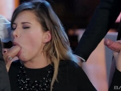 Anal, Mamada, Morena, Corridas, Doble penetracion, Corridas faciales, Lencería, Trio