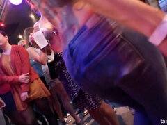 Velike joške, Nor, Češka, Pijana, Dekle drka tiča, Hardcore, Orgija, Zabava