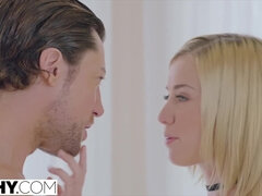 18 anni, Bambinaia, Bionda, Pompino, Da dietro, Hardcore, Calze, Tette