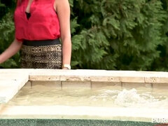 Cul, Sucer une bite, Brunette brune, Talons, Mère que j'aimerais baiser, Rasée, Tatouage, Nénés