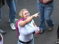 Μεγάλα βυζιά, Ξανθιά, Μελαχροινή, Γυαλιά, Ομάδα, Εκτός, Πραγματικότητα