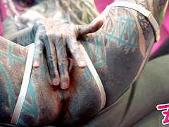 Anál, Kuřba, Péro, Dvojitý anál, Dvojitá penetrace, Přírodní prsa, Drsné akce, Tetování