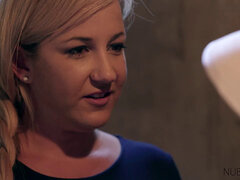 Blondýna, Péro, Fetiš, Výprask, Spodní prádlo, Pička, Vyholené