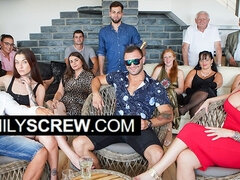 Pornstar sex with seductive Peter Stallion and Daphne Klyde from Family Screw