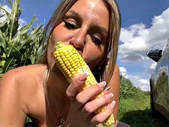 Stunning girl fucks corn and squirt