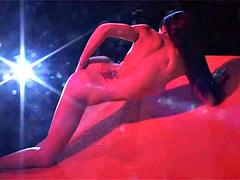 큰 가슴, 흑갈색 머리, 이탈리아인, 수음, 공개적인, 혼자, 젖가슴, 장난감들