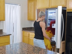 Lizanje anusa, Fafanje, Varanje, Obrazno, Fetiš, Medrasni seks, Kuhinja, Kratki lasje