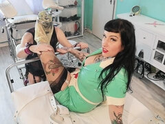 Bdsm, Ženska dominacija, Stopala fetiš, Nemke, Lateks, Medicinska sestra, Lulanje, Sužnja