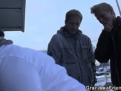 ぽちゃ, エロ熟女, バック, 熟年, 淫乱熟女, 母, 三人