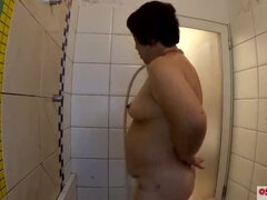 Belle grosse femme bgf, Rondelette, En levrette, Grosse, Poilue, Orgasme, Chatte, Douche
