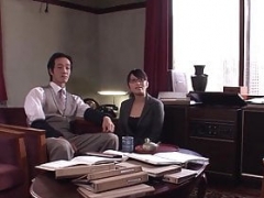 Japanese secretary blows her boss in the office