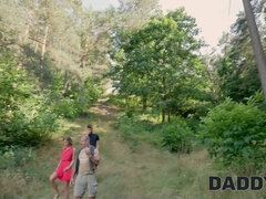 18 ans, Tromperie, Cocu, Papa, De plein air, Petite femme, Chatte, Nénés